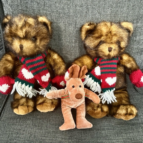 LOOK CLOSE! Christmas bundle last year. Dillards and macys stores. Used 1x - Picture 6 of 9